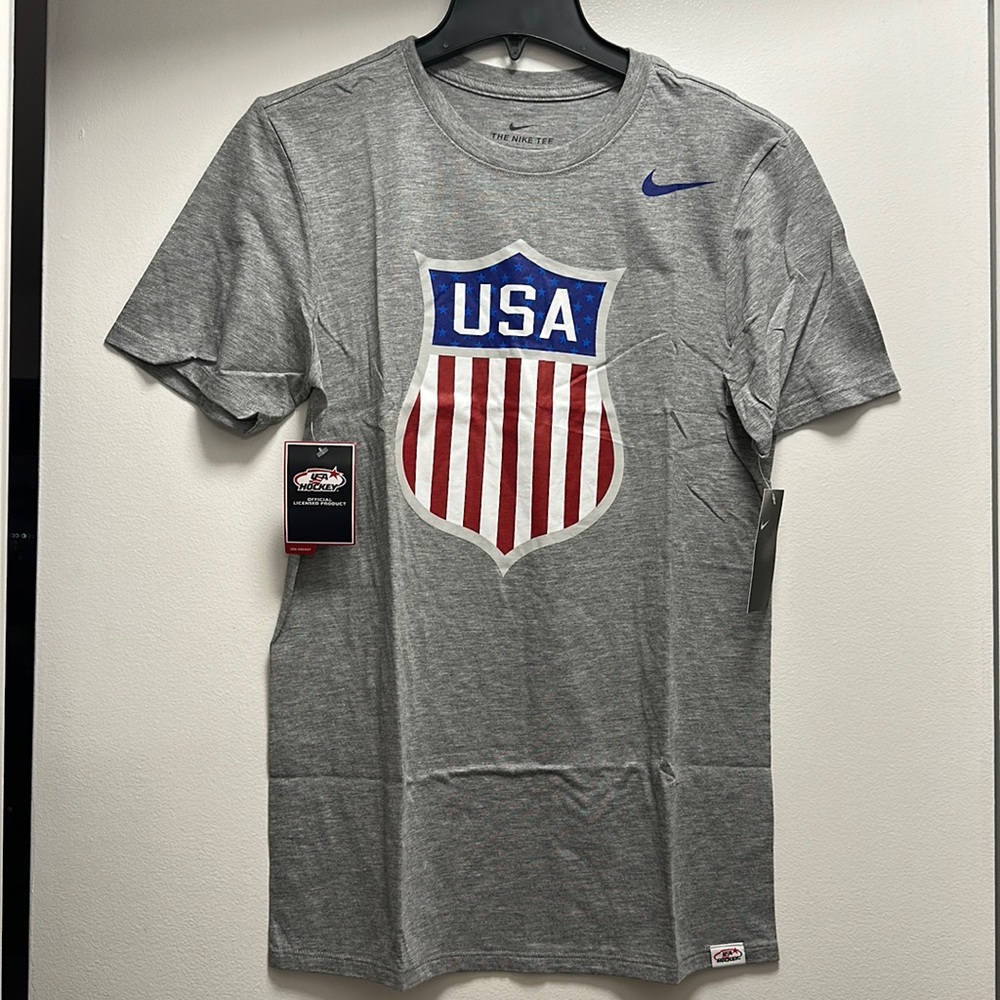 NWT Nike Men’s USA Hockey T-shirt size small